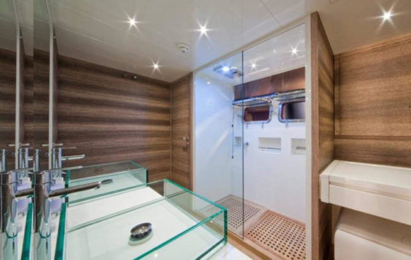 cerri_102_master_bath_1-768