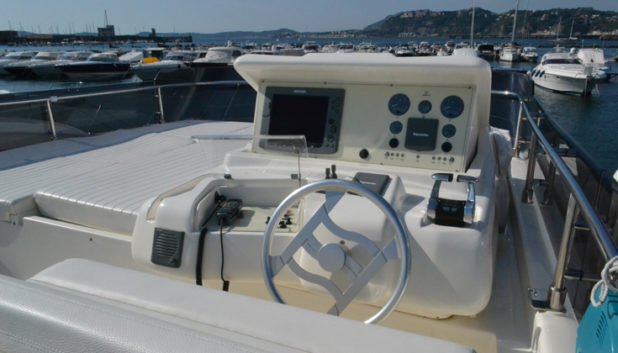 VIVA-Ferretti-592-13