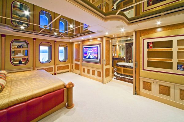 Motor Yacht Sensation (21)