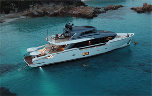 motor yacht navetta dislocante