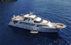 motor yacht navetta dislocante