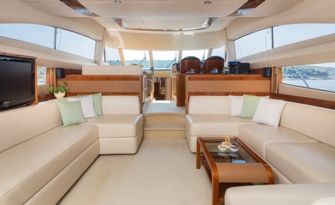 Anna-Wo saloon1