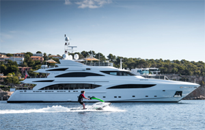 motor yacht navetta dislocante